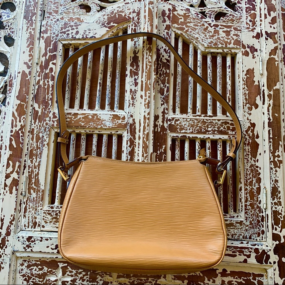Fendi Caramel Epi Bag - Picture 4 of 15